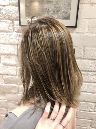 ミディアム カラー 白髪に寄り添う美容師 オギノミワコですのヘアスタイル