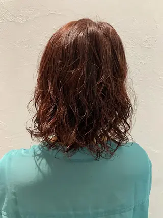 ミディアム パーマ ヘアアレンジ satsuki レイヤー・暖色のヘアスタイル