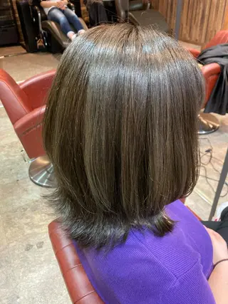 ミディアム カラー ERIKO Tのヘアスタイル