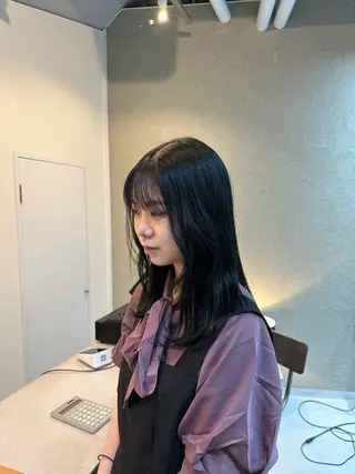 セミロング カラー Shiro RENのヘアスタイル