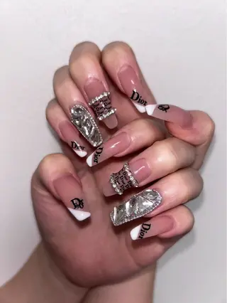 ネイル nail.salon .Reversalのネイルデザイン