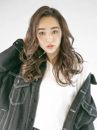 カラー パーマ ロング 高岡 杏実のヘアスタイル