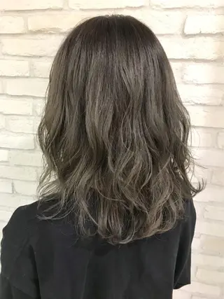 ミディアム カラー 大平 美沙のヘアスタイル