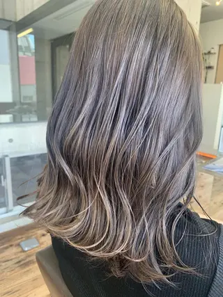 セミロング カラー 西岡 優太のヘアスタイル