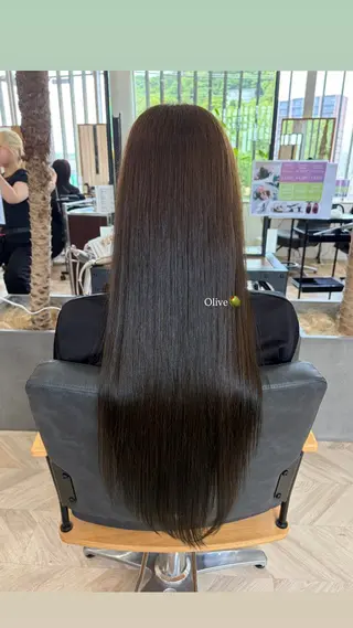 ロング 入里 彩心のヘアスタイル