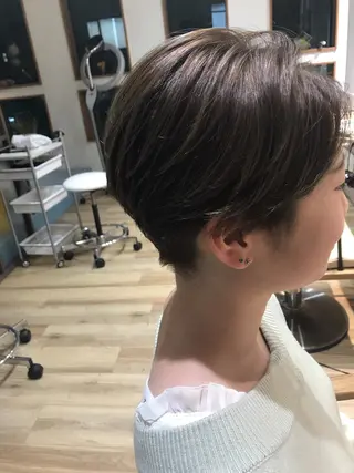 ショート カラー 稲荷 友美のヘアスタイル