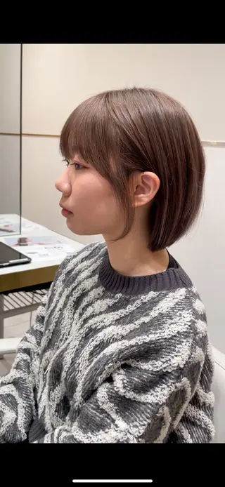 ショート レイヤーカット/透明 感カラー🐬永井瑠栞のヘアスタイル