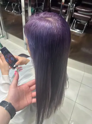 カラー 岡野 芽依のヘアスタイル