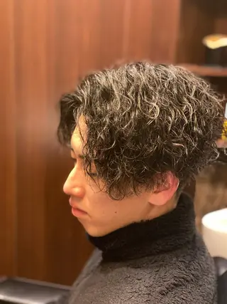 ミディアム パーマ メンズ 波岡 萩斗のヘアスタイル