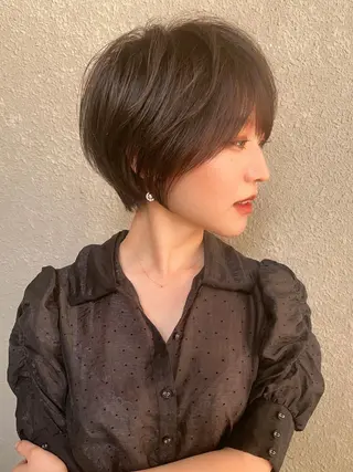 ショート 透明感オリーブ🫒/ ブリーチなしWカラーのヘアスタイル