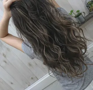 ロング Loob.TOKYO MIYA🌈のヘアスタイル