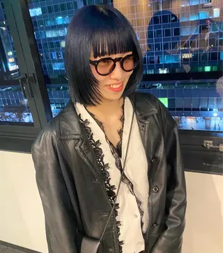 ミディアム カラー パーマ ヘアアレンジ デザインカラー/ボブ ブリーチカラー/ユリのヘアスタイル