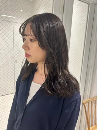 セミロング カラー SALOWIN栄 三丁目 木戸里実のヘアスタイル