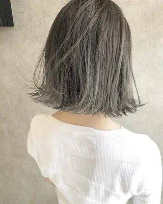 ショート カラー 顔周りレイヤーカット ブリーチminamiのヘアスタイル