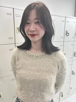 セミロング 顔まわりレイヤー/諒 オリーブカラー/天神のヘアスタイル
