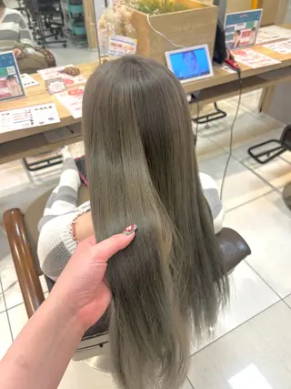 カラー 有村 実佑のヘアスタイル