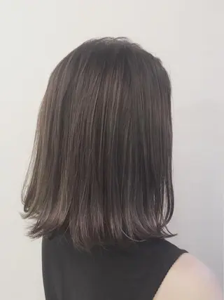 ミディアム カラー ぱつっとボブ/ 小野あかねのヘアスタイル