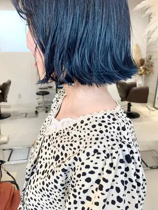 ショート カラー 眞名子 瑞紀のヘアスタイル