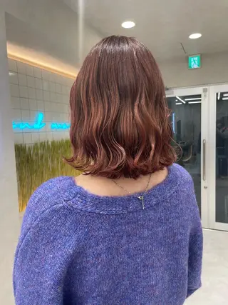 ミディアム 透明感オリーブ🫒/ ブリーチなしWカラーのヘアスタイル