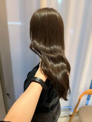 セミロング カラー ミオ💎ショート 透ける暗髪のヘアスタイル