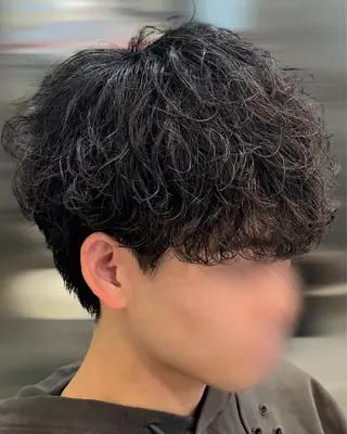 ショート パーマ メンズ 井ノ本 成海 / カラー/縮毛矯正のヘアスタイル
