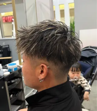ショート カラー パーマ 鍋島 拓真のヘアスタイル