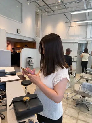 セミロング カラー ENIF 大島 芽生のヘアスタイル