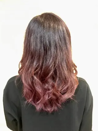 ミディアム カラー 佐藤 結花のヘアスタイル
