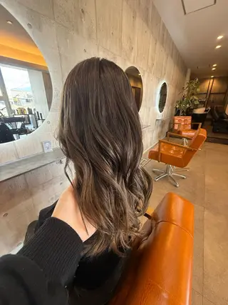 セミロング カラー 立山 綾華のヘアスタイル