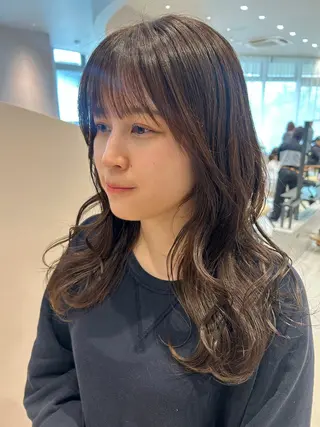 セミロング 浅倉栞 /透明感カラーのヘアスタイル