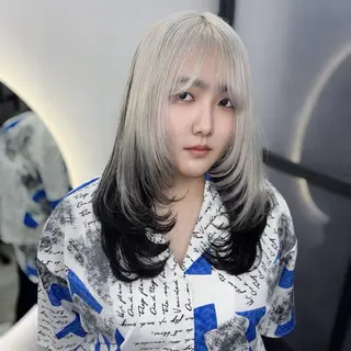 セミロング カラー Ren. 🦋デザインカラーのヘアスタイル