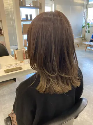 ミディアム カラー 星野 美沙のヘアスタイル
