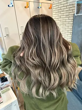 セミロング カラー 難波ブリーチカラー 伊藤洋輝のヘアスタイル