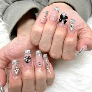 ミディアム ネイル Y. Sのネイルデザイン