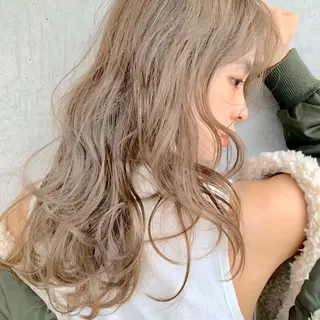 ロング カラー ハイトーン×レイヤー カットTAKUMIのヘアスタイル