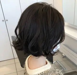 ミディアム 白岩 良子のヘアスタイル