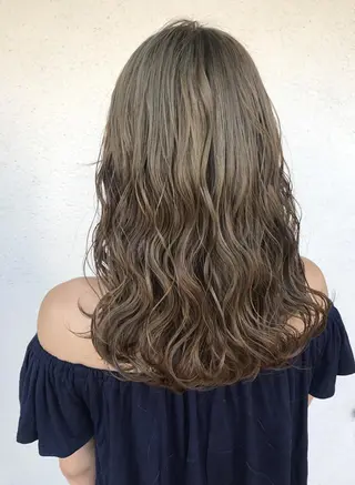 ミディアム 浅香 美加のヘアスタイル