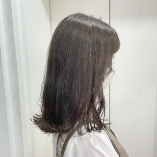 ミディアム カラー TRENCH 相澤 果歩のヘアスタイル