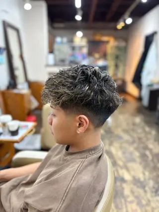 カラー パーマ メンズ 生駒のパーマ達人 FEELけんけんのヘアスタイル