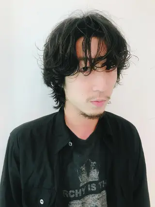 メンズ 💓パーマ，💗 レイヤーカットのヘアスタイル