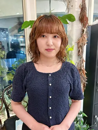 ミディアム パーマ 谷澤 朋佳のヘアスタイル