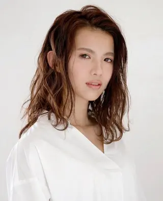 ロング 透け感カラー⭐️ EARTH高田馬場のヘアスタイル