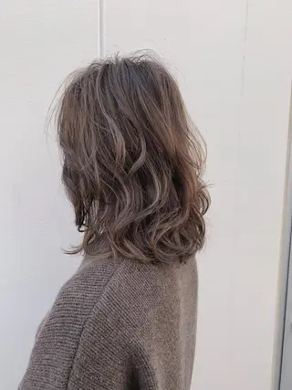 ミディアム 高梨 里穂のヘアスタイル