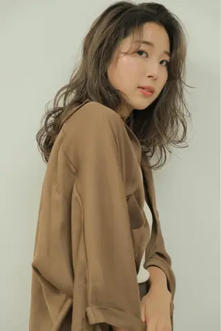 マツエク・マツパ 谷 なづきのヘアスタイル