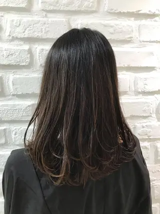 セミロング 【暖色カラー特化】 中山由梨のヘアスタイル