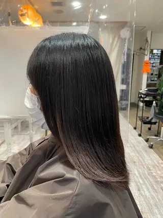 セミロング 東 歩音のヘアスタイル
