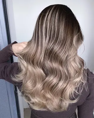 セミロング カラー ブリーチ 透明感HIDEのヘアスタイル