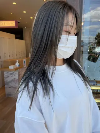 セミロング カラー 比嘉 千咲のヘアスタイル