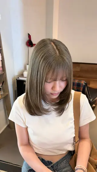ミディアム カラー ブリーチ/髪質改善/ ハイトーン/暖色のヘアスタイル