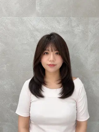 セミロング 韓国ヘアケアブリーチ 莉奈のヘアスタイル
